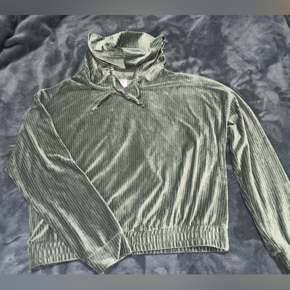 No boundaries Army green soft swade-ish hoodie